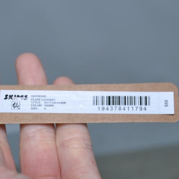 SKIMS Outdoor Flare Leggings Taupe Size Small NWOT - Picture 6 of 8